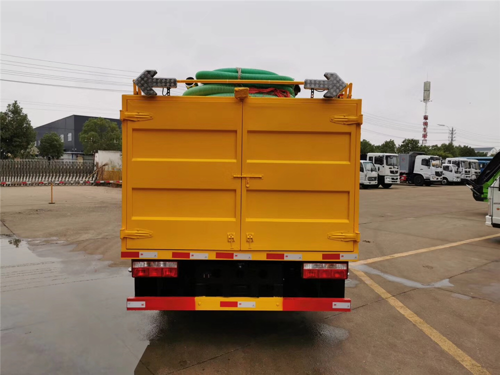 東風(fēng)牌小型廢水處理車圖片5