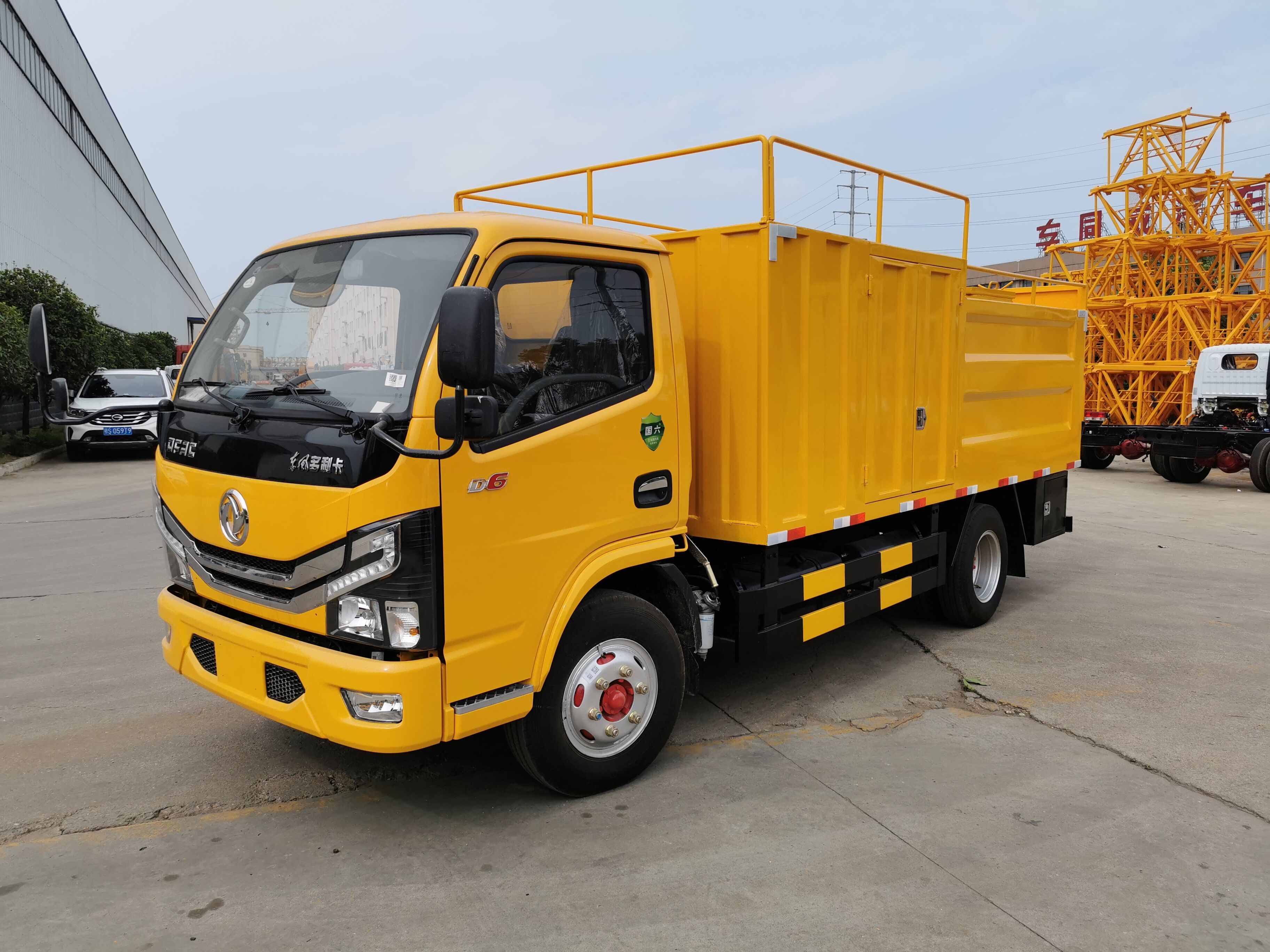 藍(lán)牌東風(fēng)小多利卡污水處理車