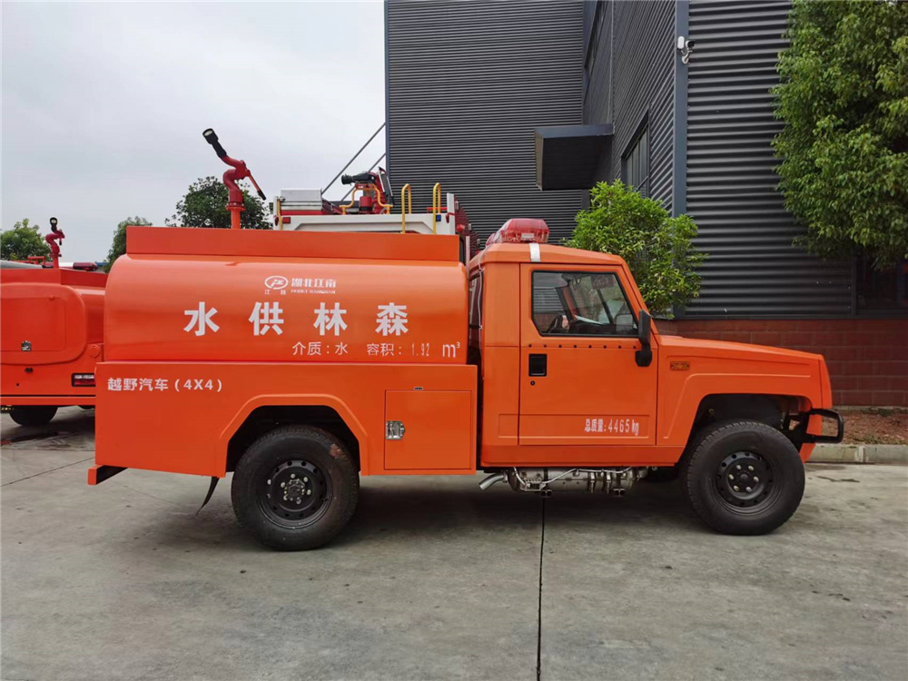 越野消防供水車(chē)圖片2