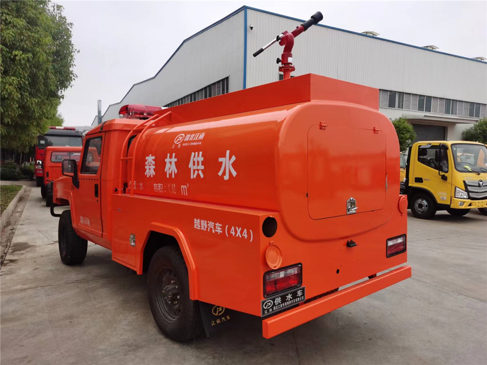 越野消防供水車(chē)圖片3