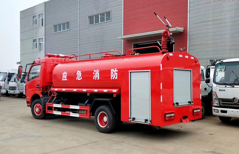 東風(fēng)多利卡消防灑水車8噸出口型圖片3
